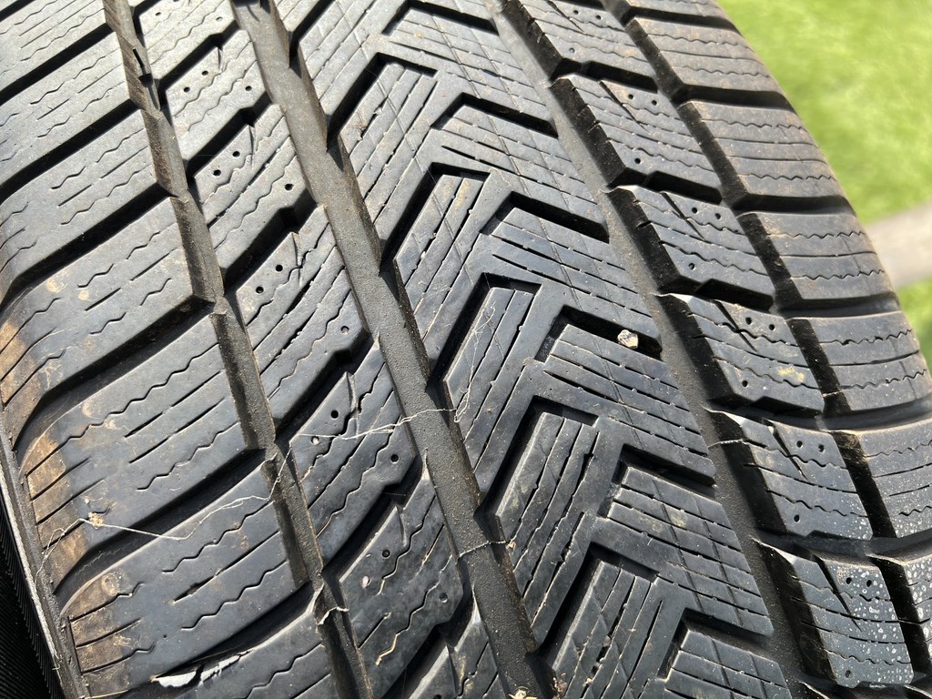 215/55 R17 Gripmax SureGripPro Winter téli gumi 7mm 3. kép