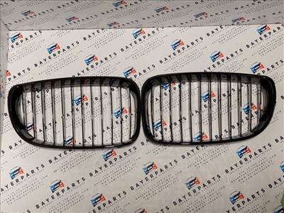 BMW E87 LCI E81 E88 új szimpla pálcás fényes fekete vese hûtőrács