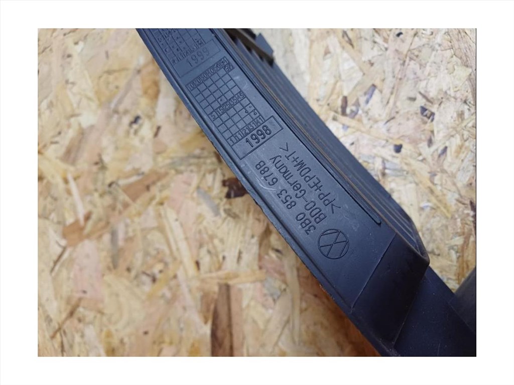 Vw Passat B5 (1998-2005) Első Lökhárító Jobb  Díszrács  2. kép