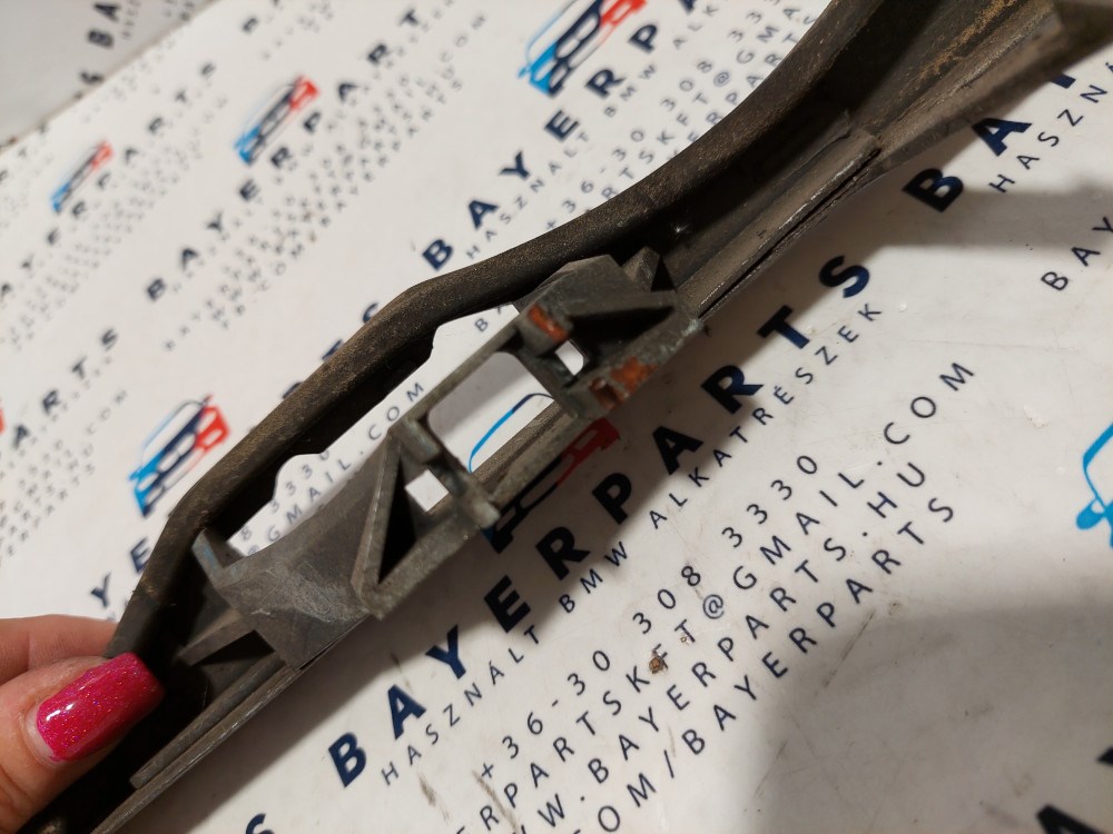 BMW E46 sedan touring jobb elsõ ezüst titansilber fényszórómosós lámpamosó bajuszléc bajusz léc - üres - hibás 3. kép