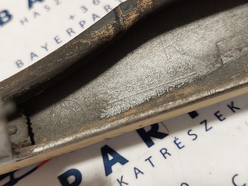 BMW E46 sedan touring jobb elsõ ezüst titansilber fényszórómosós lámpamosó bajuszléc bajusz léc - üres - hibás 4. kép