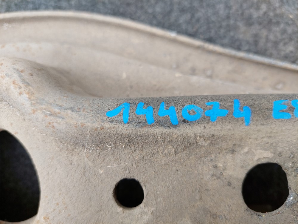 BMW E81 E82 E87 E88 E90 E91 E92 E93 E84 X1 bal jobb hátsó alsó nagy lengõkar 3. kép