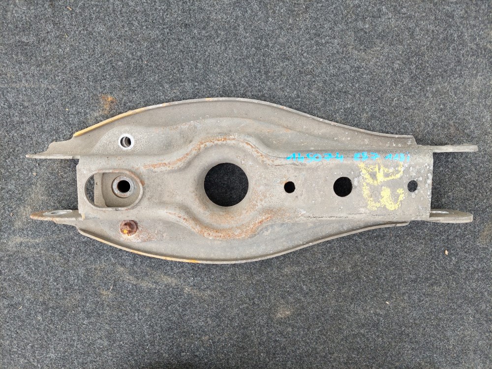 BMW E81 E82 E87 E88 E90 E91 E92 E93 E84 X1 bal jobb hátsó alsó nagy lengõkar 2. kép
