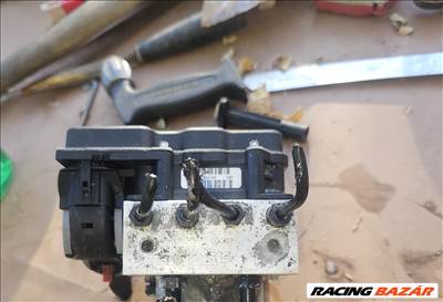 Audi A4 (B6/B7) Abs kocka 