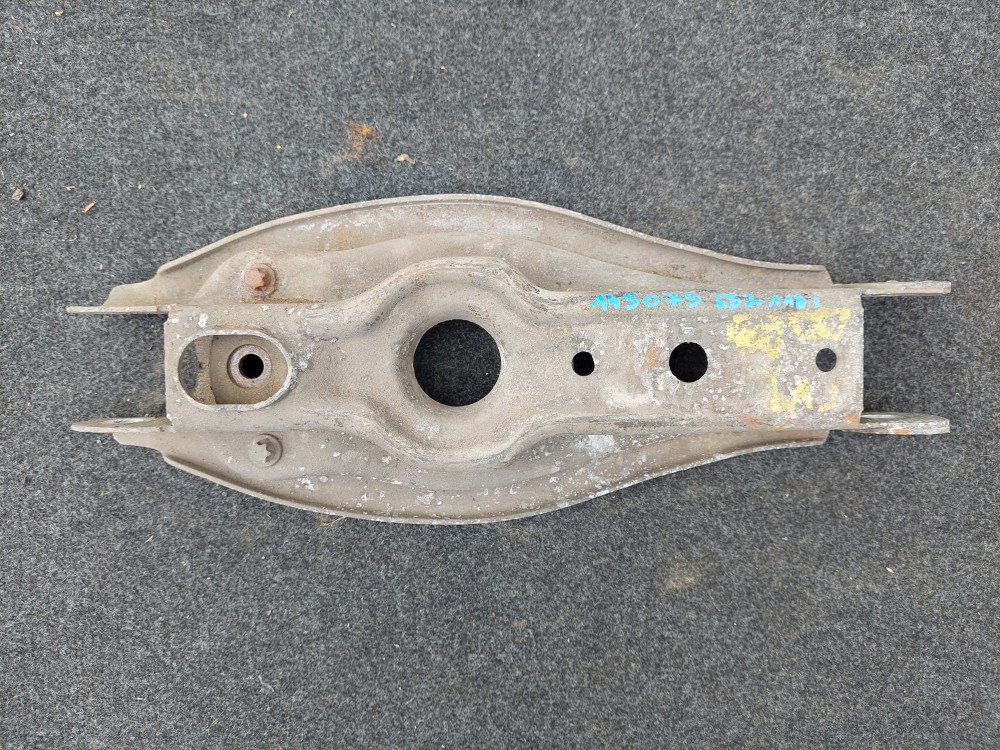 BMW E81 E82 E87 E88 E90 E91 E92 E93 E84 X1 bal jobb hátsó alsó nagy lengõkar 2. kép