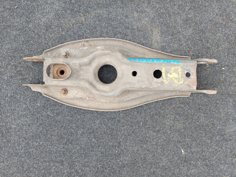 BMW E81 E82 E87 E88 E90 E91 E92 E93 E84 X1 bal jobb hátsó alsó nagy lengõkar 2. kép