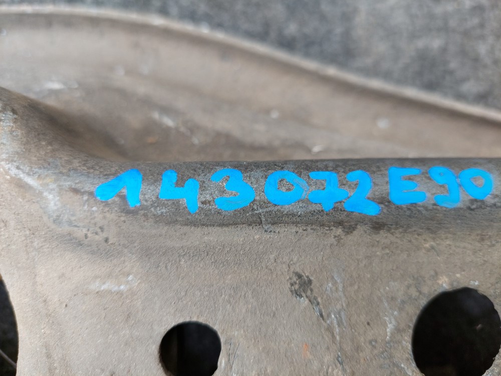 BMW E81 E82 E87 E88 E90 E91 E92 E93 E84 X1 bal jobb hátsó alsó nagy lengõkar 3. kép