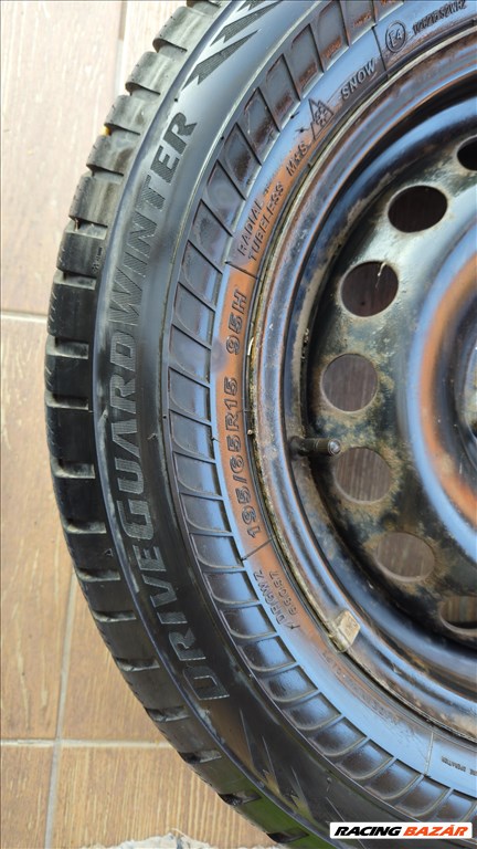 VW Golf 7, 4db 15" lemezfelni, + 195/65 R15 Bridgestone DEFEKTTŰRŐ téli gumi  4. kép