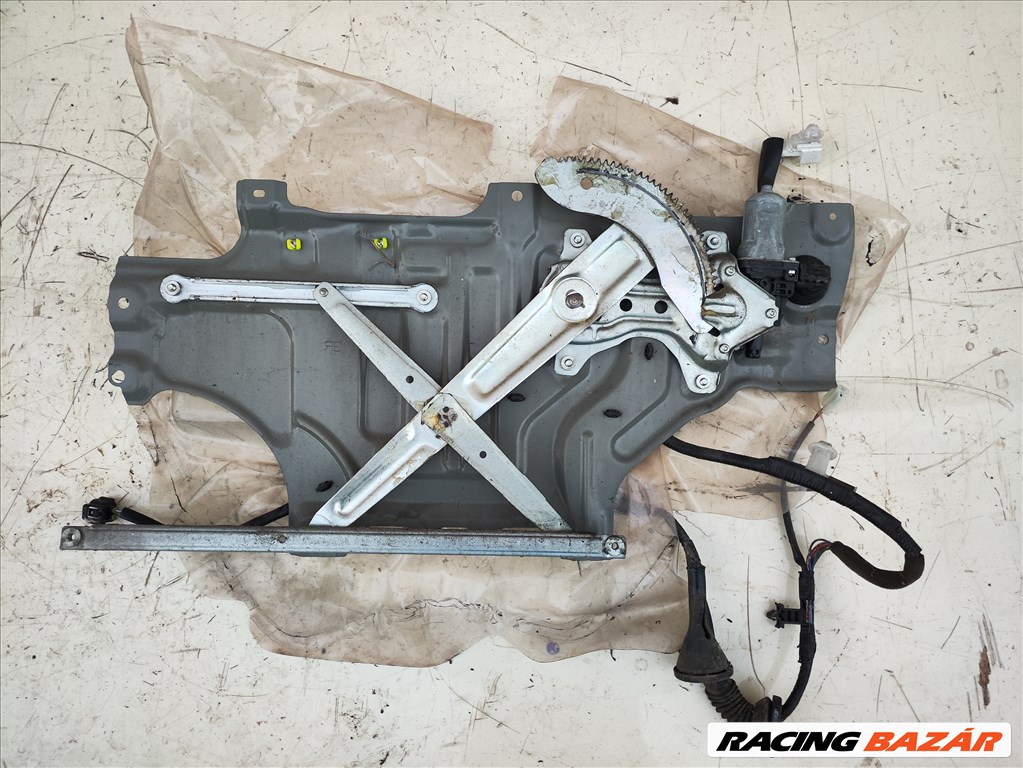 Daihatsu Trevis jobb első ablakemelő szerkezet motorral  82151b2670a 1. kép