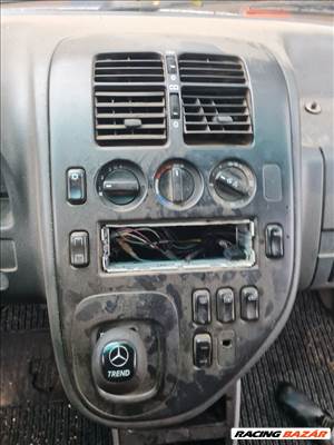 Mercedes Vito 638 TD középkonzol keret