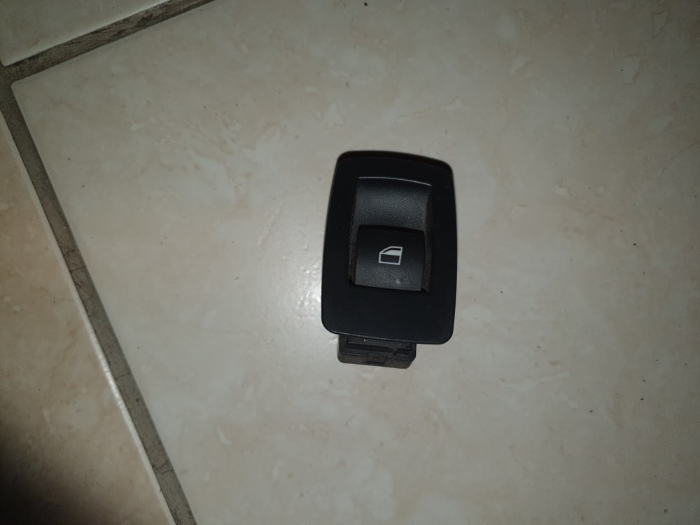 BMW E90 E91 E70 E71 E72 X5 X6 fekete elsõ hátsó ablakemelõ kapcsoló 1. kép