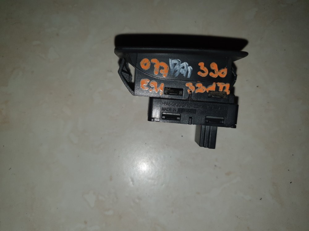 BMW E90 E91 E70 E71 E72 X5 X6 fekete elsõ hátsó ablakemelõ kapcsoló 2. kép