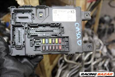 Opel Corsa D 1.3 biztositéktábla utastér 13142241 KS