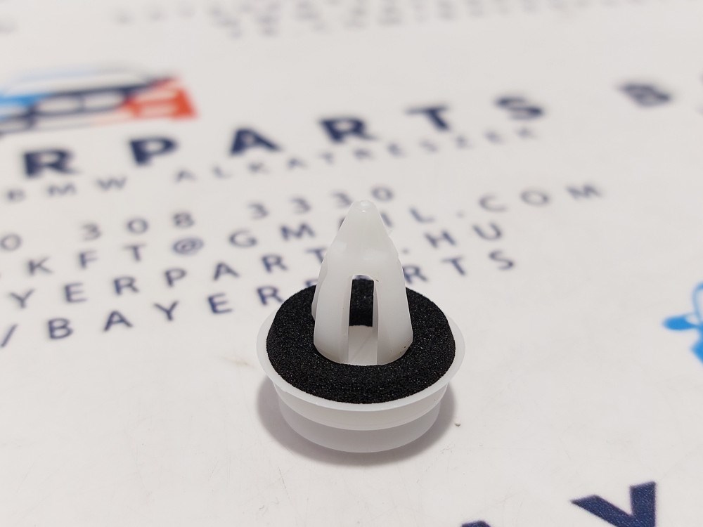 BMW E82 F20 E46 E90 E91 E92 E93 F30 F32 E60 F07 F01 F06 F01 X1 X3 X4 X5 X6 Z4 stb. ajtókárpit gyári patent klipsz 1. kép