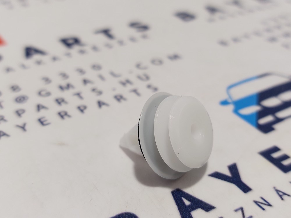 BMW E82 F20 E46 E90 E91 E92 E93 F30 F32 E60 F07 F01 F06 F01 X1 X3 X4 X5 X6 Z4 stb. ajtókárpit gyári patent klipsz 2. kép