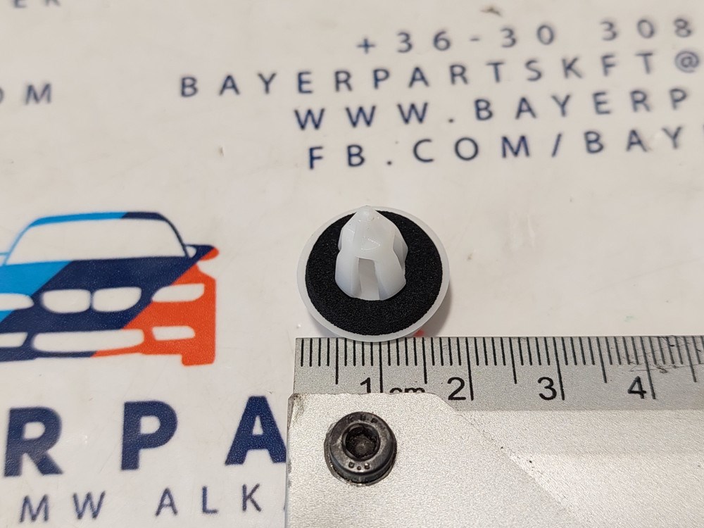 BMW E82 F20 E46 E90 E91 E92 E93 F30 F32 E60 F07 F01 F06 F01 X1 X3 X4 X5 X6 Z4 stb. ajtókárpit gyári patent klipsz 3. kép