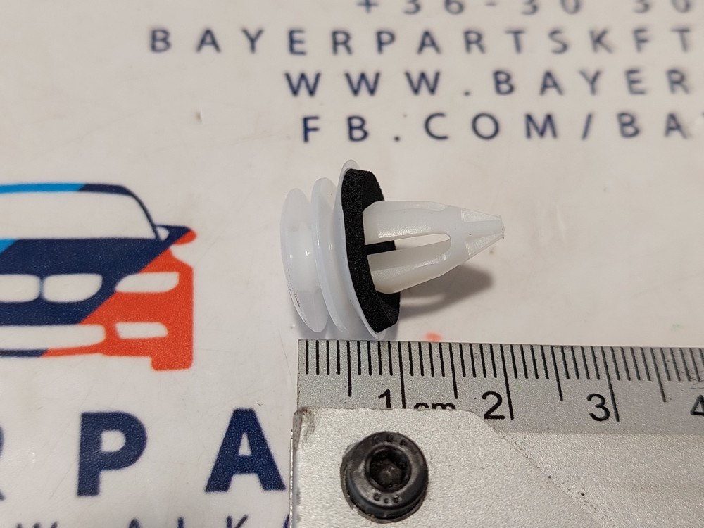 BMW E82 F20 E46 E90 E91 E92 E93 F30 F32 E60 F07 F01 F06 F01 X1 X3 X4 X5 X6 Z4 stb. ajtókárpit gyári patent klipsz 4. kép