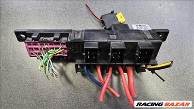 Volkswagen Golf IV motortér biztosítéktábla 8l0941822