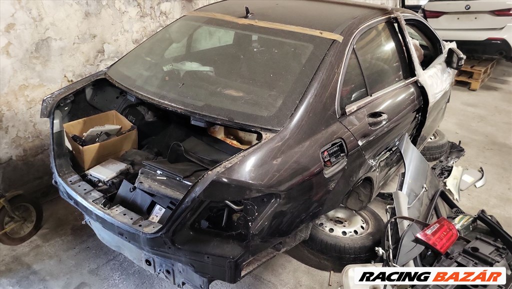 Mercedes C-osztály (W204) bontott alkatrészei vagy egyben bontásra eladó 1. kép