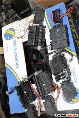 Volkswagen Polo IV Biztosítéktábla motortér 5z0937548c