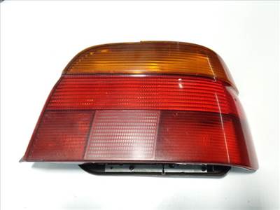 BMW E39 sedan jobb hátsó sárga indexes lámpa hibákkal