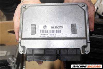 Volkswagen Polo IV Motorvezérlő 03e906033a