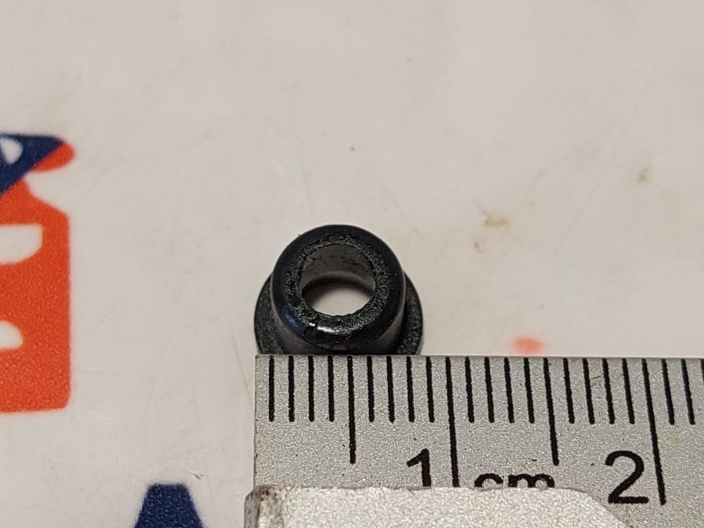 BMW E81 E87 F20 E21 E30 E36 E46 E90 E28 E34 E39 E60 F10 E32 E38 I3 X1 X3 X4 X5 X6 stb.. elsõ embléma rögzítõ hüvely patent 2. kép