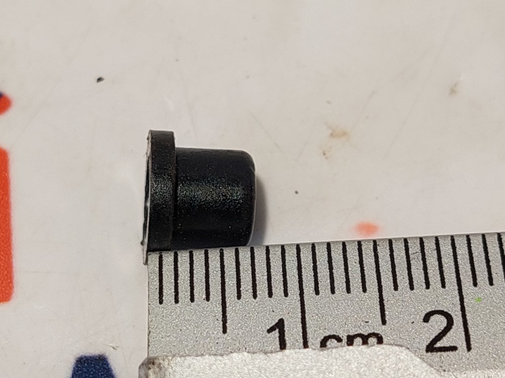 BMW E81 E87 F20 E21 E30 E36 E46 E90 E28 E34 E39 E60 F10 E32 E38 I3 X1 X3 X4 X5 X6 stb.. elsõ embléma rögzítõ hüvely patent 3. kép