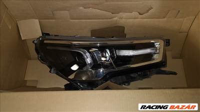 Toyota Hilux (AN120/AN130) Újszerű jobb fényszóró 81150-0KP41