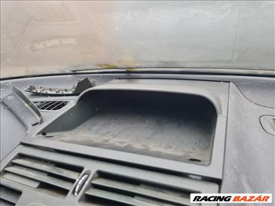 Mercedes Vito 639 felső műszerfal tároló műszerfal irattartó 