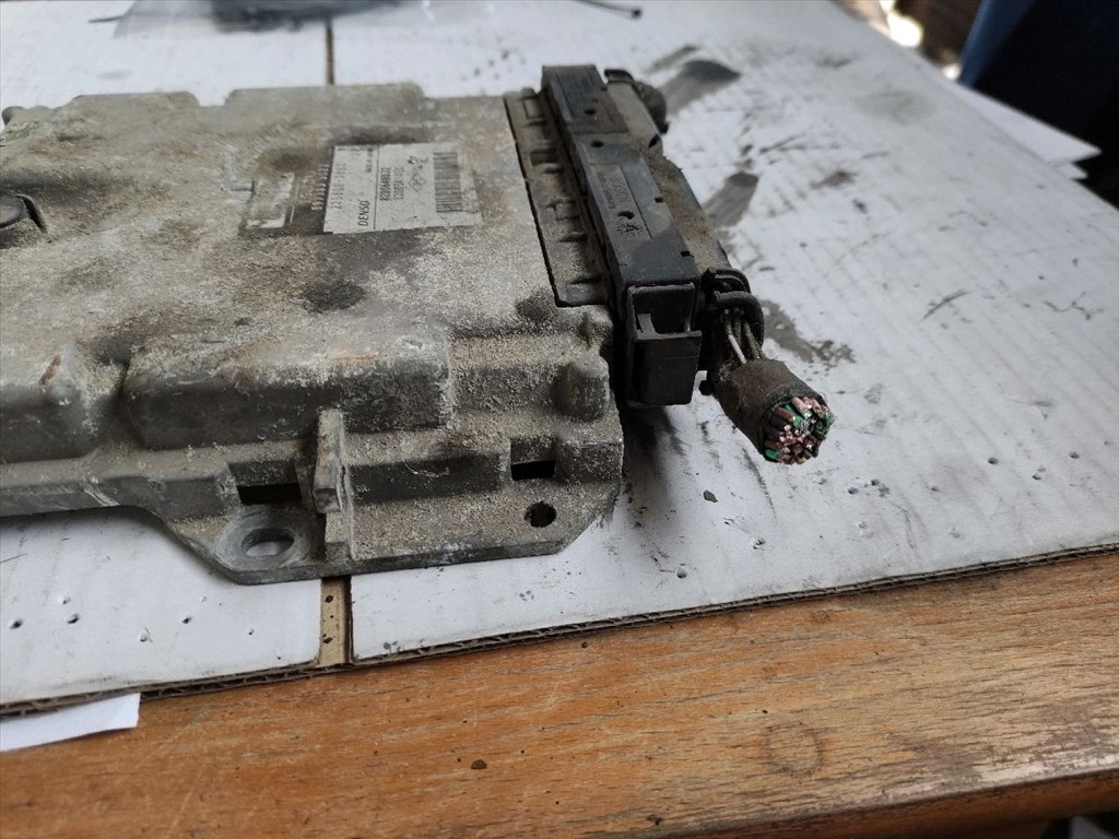 RENAULT ESPACE IV JK0/1_ Motorvezérlő (33308) 8973835023 4. kép