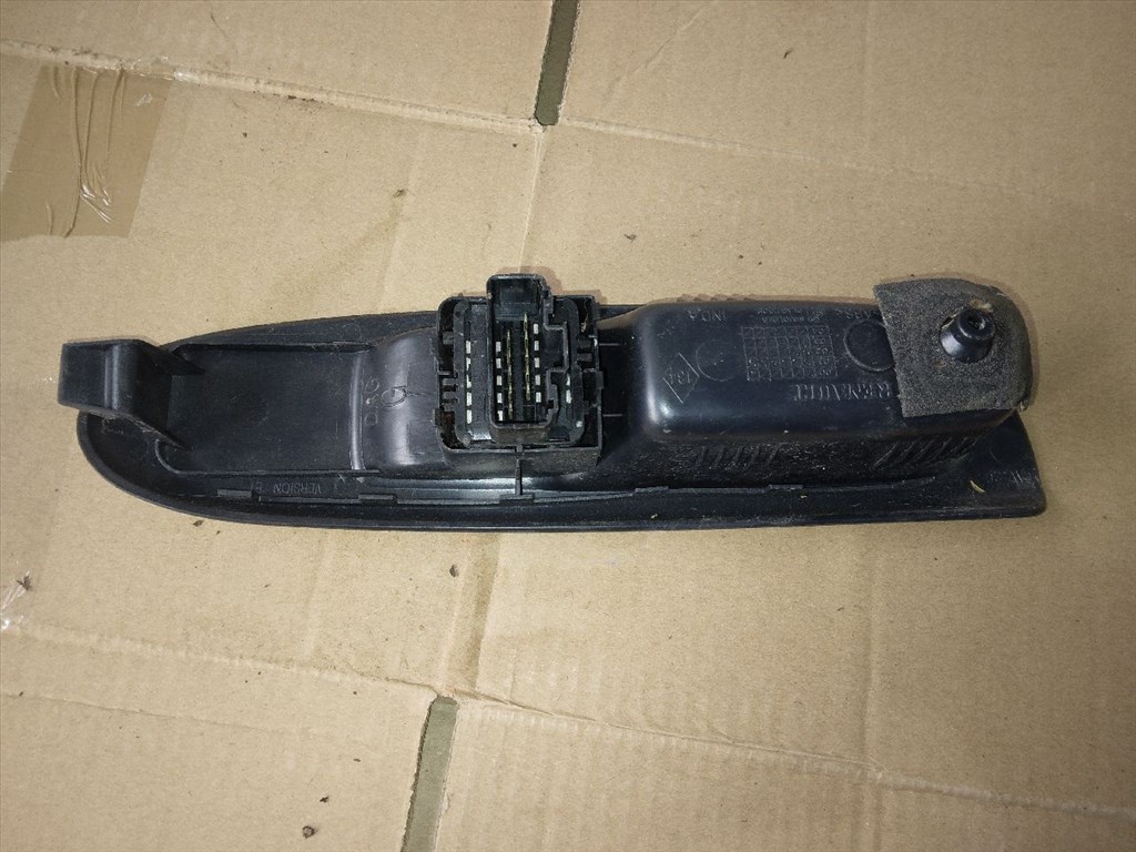 RENAULT CLIO II BB0/1/2_, CB0/1/2_ Bal első Ablakemelő Kapcsoló (35890) 8200084003 2. kép