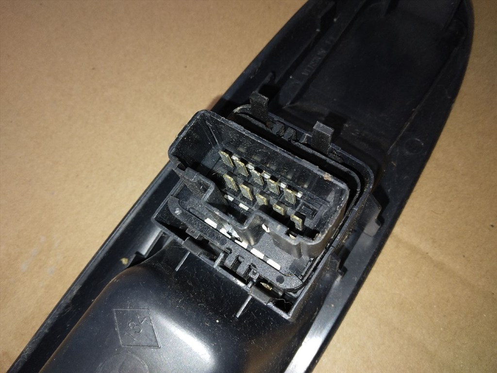 RENAULT CLIO II BB0/1/2_, CB0/1/2_ Bal első Ablakemelő Kapcsoló (35890) 8200084003 4. kép