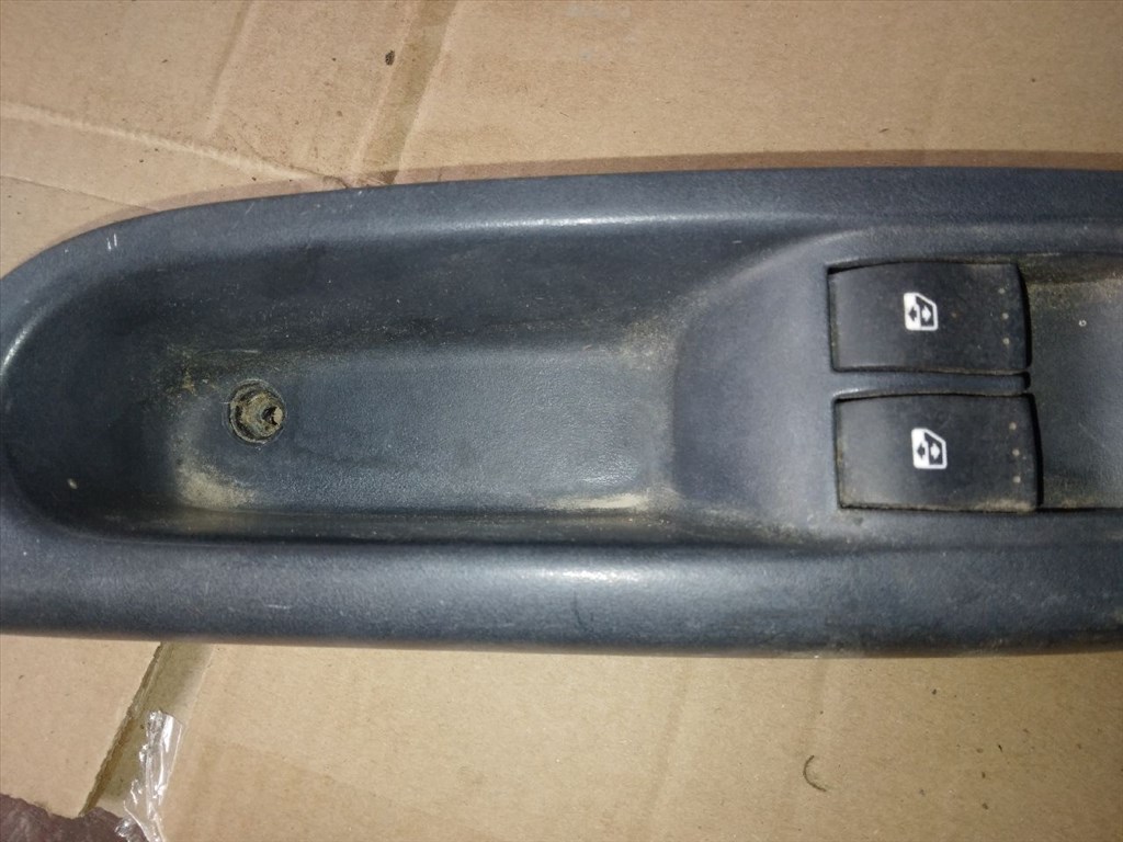 RENAULT CLIO II BB0/1/2_, CB0/1/2_ Bal első Ablakemelő Kapcsoló (35890) 8200084003 5. kép