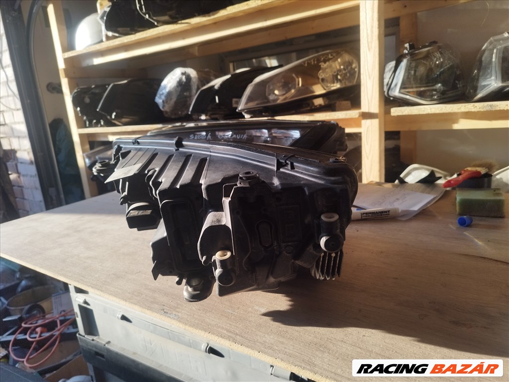 Skoda Octavia IV led fényszóró  5e4941016 5e4941015 2. kép