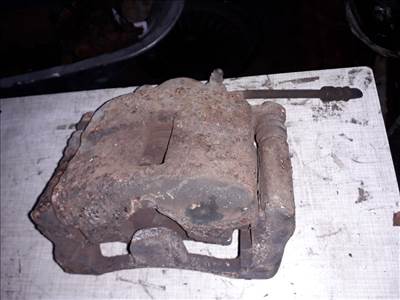 CHRYSLER PT CRUISER PT_ Bal első Féknyereg Munkahengerrel (14068)