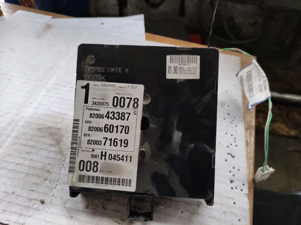 RENAULT ESPACE IV JK0/1_ Biztosítéktábla Utastér (33046) 8200643387 2. kép