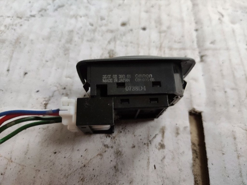 MAZDA 626 V Station Wagon GW Ablakemelő Kapcsoló (Pozíciófüggetlen) (32610) 0738D4 3. kép