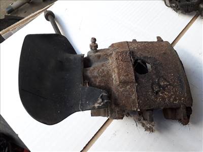 VW POLO 6N2 Bal első Féknyereg Munkahengerrel (13520)