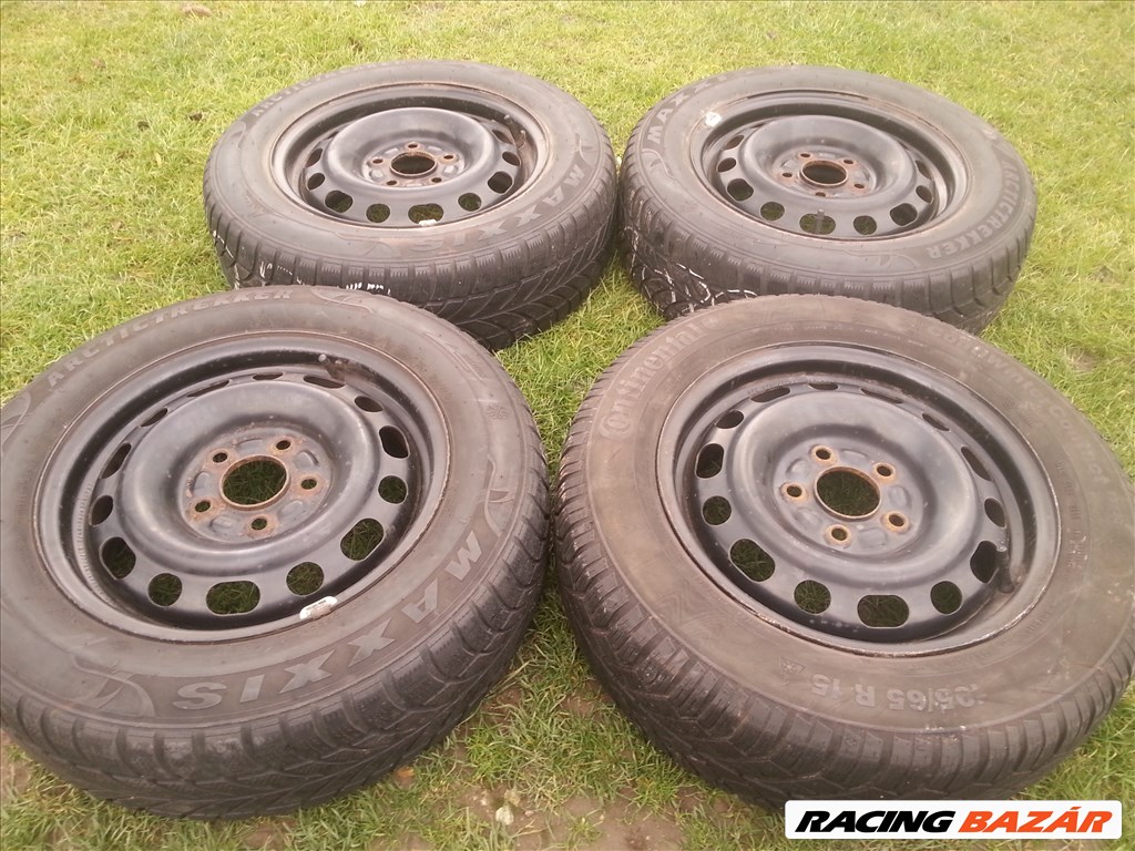  5x114.3 lyukosztású 15" Mazda lemezfelni, rajta 195/65 téli gumi  1. kép