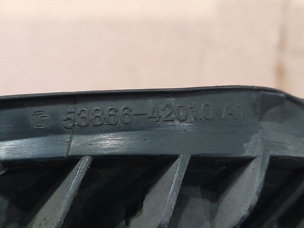 TOYOTA RAV 4 III ACA3_, ACE_, ALA3_, GSA3_, ZSA3_ Jobb Levélrács Záróvég (42131) 53886-42010 A1 5. kép