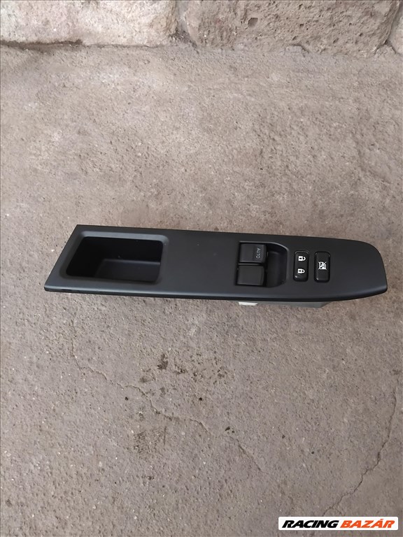 Toyota Yaris (XP130/XP150) Bal első ablakemelő kapcsoló  742320d680 0900u59 1. kép