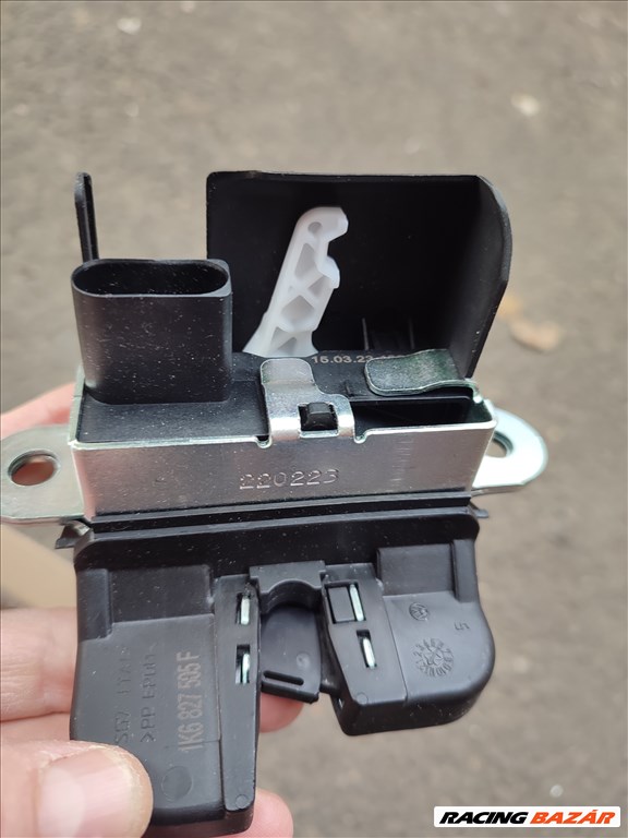 Volkswagen Golf V Variant 1.6 csomagtér ajtó zár  1k6827505f 4. kép