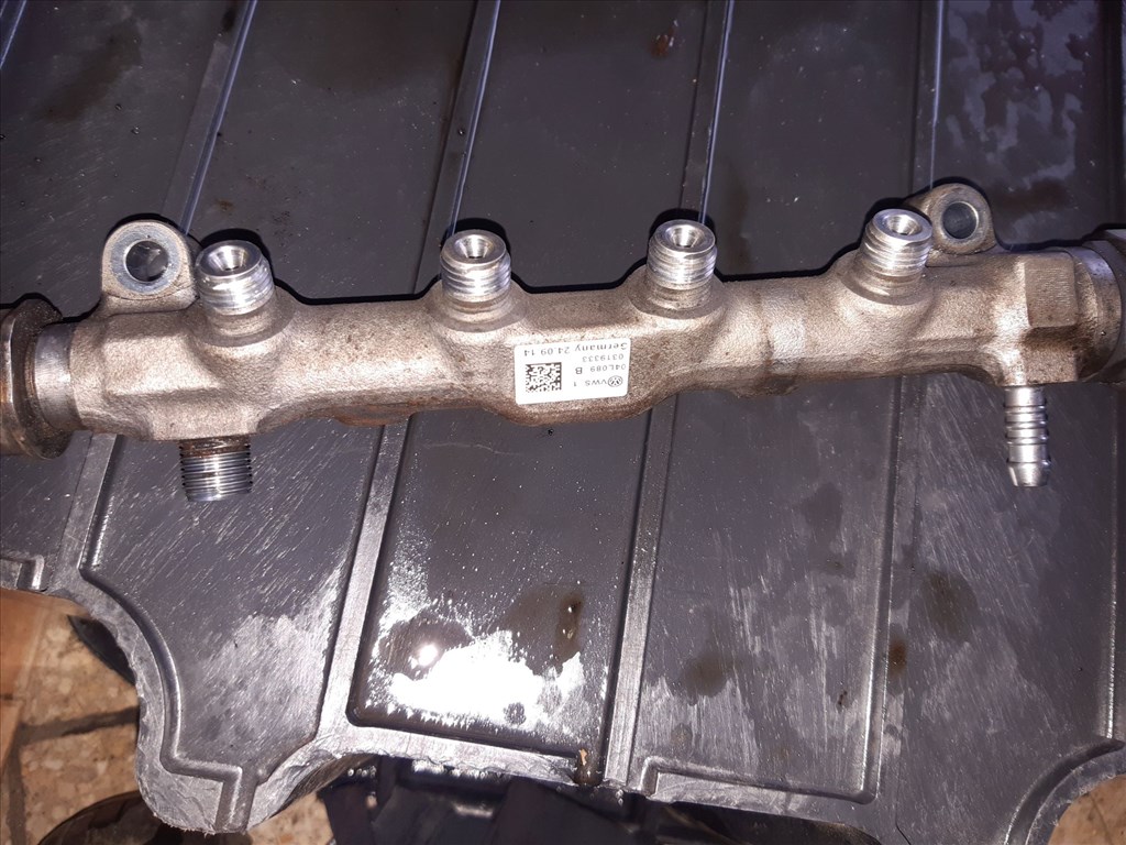 Volkswagen Golf VII Common Rail Cső 04L 089 B 1. kép