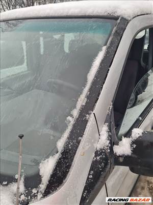 Mercedes Vito 638 bal oldali szélvédő díszléc 