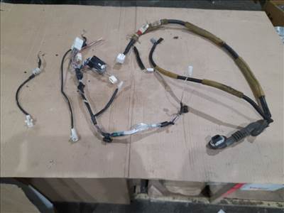 TOYOTA AVENSIS VERSO _CLM2_, _ACM2_ Csomagtérajtó Kábelköteg (41920) 82185-44140, 82184-44120