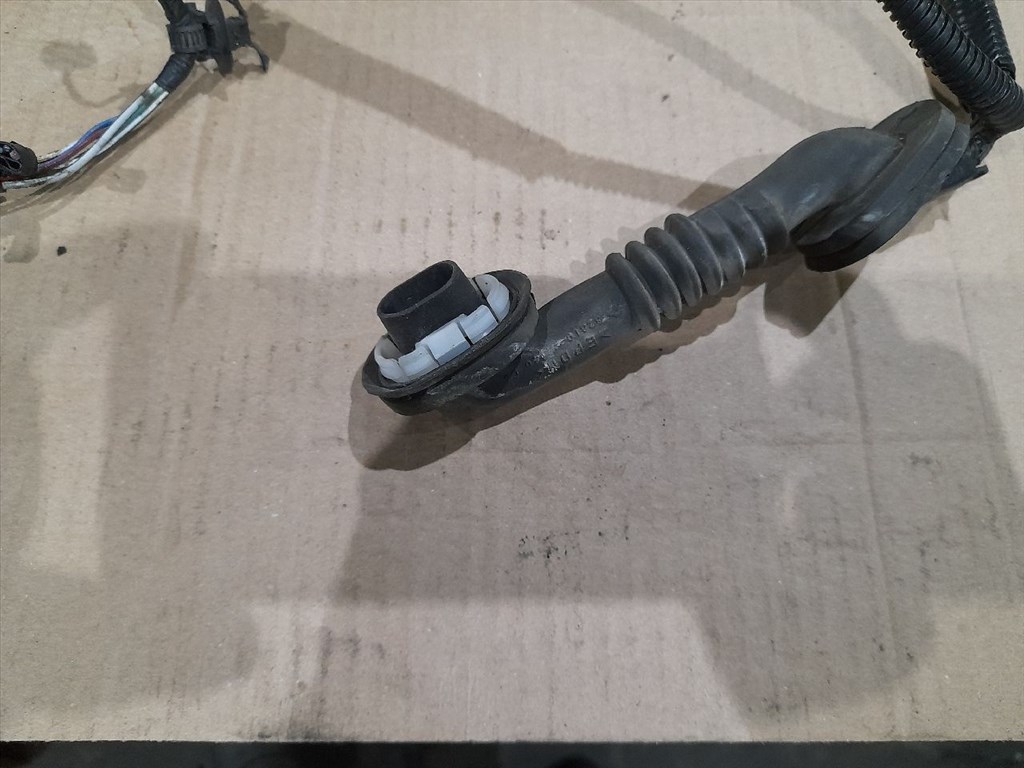 TOYOTA AVENSIS VERSO _CLM2_, _ACM2_ Csomagtérajtó Kábelköteg (41920) 82185-44140, 82184-44120 2. kép