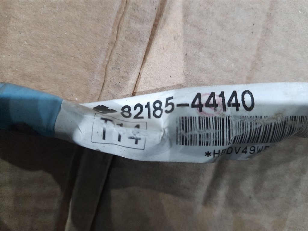 TOYOTA AVENSIS VERSO _CLM2_, _ACM2_ Csomagtérajtó Kábelköteg (41920) 82185-44140, 82184-44120 3. kép