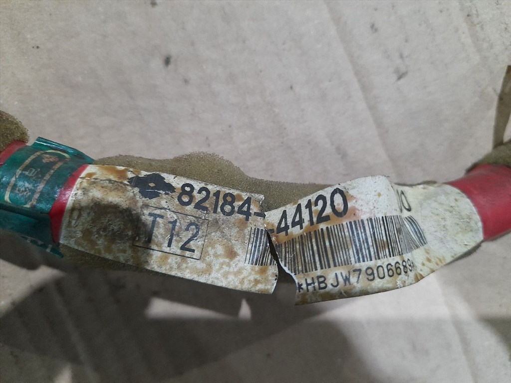 TOYOTA AVENSIS VERSO _CLM2_, _ACM2_ Csomagtérajtó Kábelköteg (41920) 82185-44140, 82184-44120 4. kép