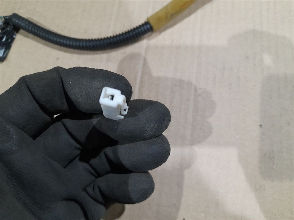 TOYOTA AVENSIS VERSO _CLM2_, _ACM2_ Csomagtérajtó Kábelköteg (41920) 82185-44140, 82184-44120 6. kép